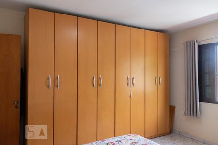 Casa à venda com 200m², 3 quartos e 2 vagas Casa à venda com 200m², 3 quartos e 2 vagasQuarto 1