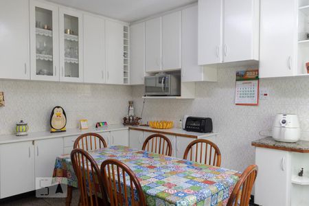 Casa à venda com 200m², 3 quartos e 2 vagas Casa à venda com 200m², 3 quartos e 2 vagasCozinha