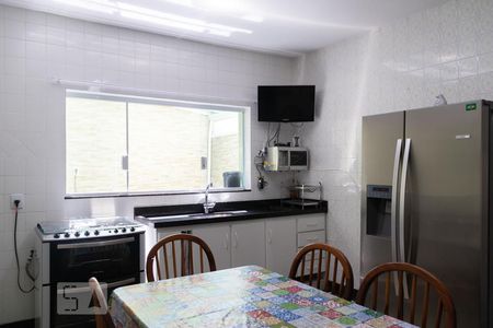 Casa à venda com 200m², 3 quartos e 2 vagas Casa à venda com 200m², 3 quartos e 2 vagasCozinha