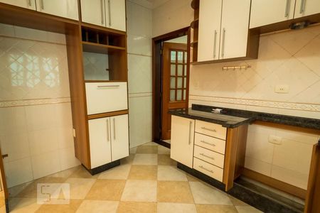 Casa à venda com 150m², 3 quartos e 2 vagas Casa à venda com 150m², 3 quartos e 2 vagasCozinha - Armários