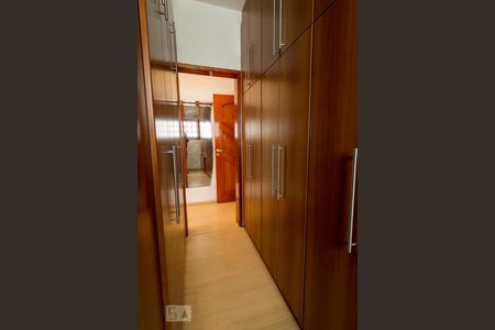 Casa à venda com 150m², 3 quartos e 2 vagas Casa à venda com 150m², 3 quartos e 2 vagasCloset da suíte