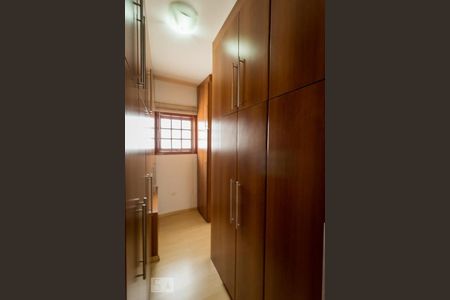 Casa à venda com 150m², 3 quartos e 2 vagas Casa à venda com 150m², 3 quartos e 2 vagasCloset da suíte