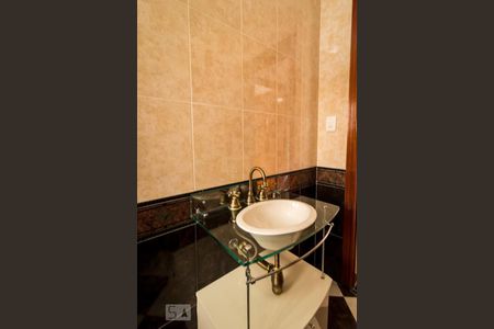 Casa à venda com 150m², 3 quartos e 2 vagas Casa à venda com 150m², 3 quartos e 2 vagasBanheiro