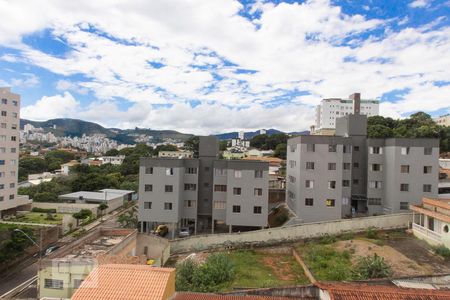 Vista da Sala de apartamento para alugar com 3 quartos, 100m² em Palmeiras, Belo Horizonte