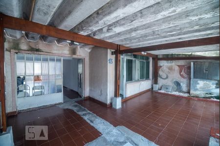 Casa à venda com 400m², 2 quartos e 3 vagas Casa à venda com 400m², 2 quartos e 3 vagasGaragem