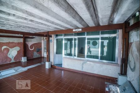 Casa à venda com 400m², 2 quartos e 3 vagas Casa à venda com 400m², 2 quartos e 3 vagasGaragem