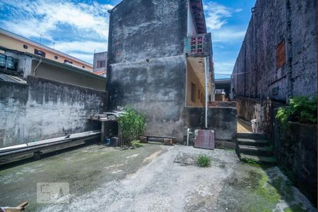 Casa à venda com 400m², 2 quartos e 3 vagas Casa à venda com 400m², 2 quartos e 3 vagasQuintal