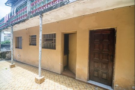 Casa à venda com 400m², 2 quartos e 3 vagas Casa à venda com 400m², 2 quartos e 3 vagasQuintal