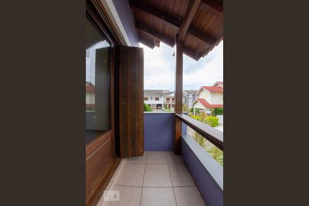 Casa de condomínio à venda com 276m², 5 quartos e 3 vagasSacada do Quarto 1