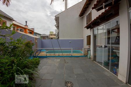 Casa de condomínio à venda com 276m², 5 quartos e 3 vagasPátio