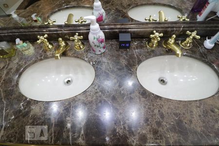 Apartamento à venda com 270m², 4 quartos e 4 vagasBanheiro