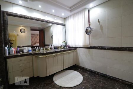 Apartamento à venda com 270m², 4 quartos e 4 vagasBanheiro