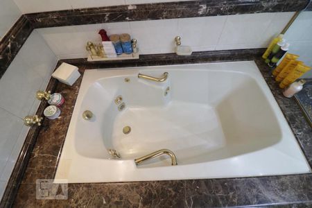 Apartamento à venda com 270m², 4 quartos e 4 vagasBanheiro