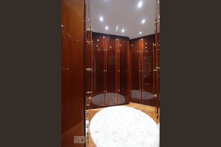 Apartamento à venda com 270m², 4 quartos e 4 vagasQuarto