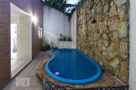 Casa à venda com 250m², 3 quartos e 3 vagas Casa à venda com 250m², 3 quartos e 3 vagasPiscina