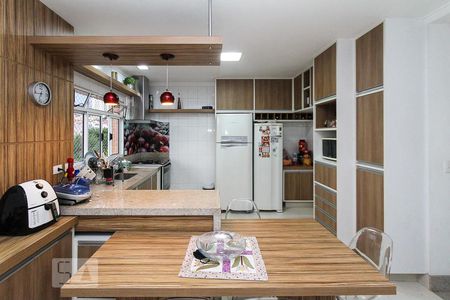 Casa à venda com 250m², 3 quartos e 3 vagas Casa à venda com 250m², 3 quartos e 3 vagasCozinha