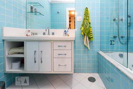 Casa à venda com 250m², 3 quartos e 3 vagas Casa à venda com 250m², 3 quartos e 3 vagasBanheiro da Suite