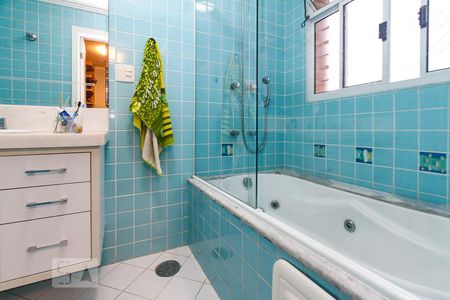 Casa à venda com 250m², 3 quartos e 3 vagas Casa à venda com 250m², 3 quartos e 3 vagasBanheiro da Suite