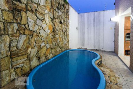 Casa à venda com 250m², 3 quartos e 3 vagas Casa à venda com 250m², 3 quartos e 3 vagasPiscina