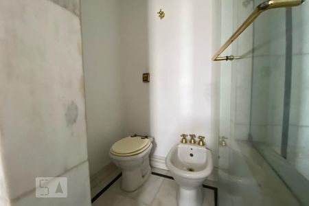 Apartamento para alugar com 470m², 3 quartos e 5 vagasBanheiro da Suíte 2