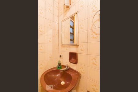 Casa à venda com 160m², 3 quartos e 2 vagasBanheiro de Serviço