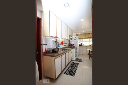 Apartamento à venda com 149m², 4 quartos e 2 vagas Apartamento à venda com 149m², 4 quartos e 2 vagasCozinha