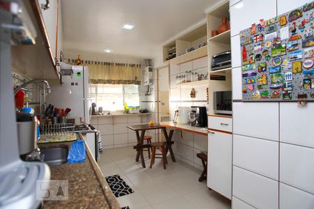 Apartamento à venda com 149m², 4 quartos e 2 vagas Apartamento à venda com 149m², 4 quartos e 2 vagasCozinha