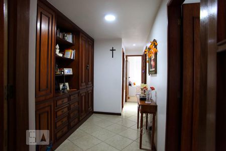 Apartamento à venda com 149m², 4 quartos e 2 vagas Apartamento à venda com 149m², 4 quartos e 2 vagasHall social