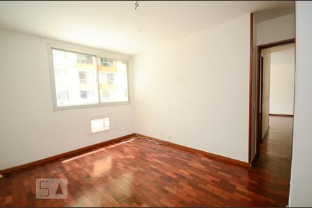 Apartamento à venda com 80m², 2 quartos e 1 vaga Apartamento à venda com 80m², 2 quartos e 1 vagaSuíte