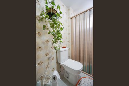 Apartamento à venda com 68m², 2 quartos e 1 vaga Apartamento à venda com 68m², 2 quartos e 1 vagaBanheiro social