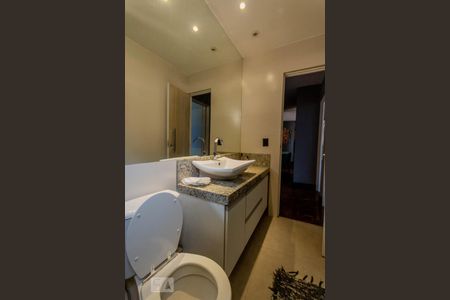 Apartamento para alugar com 216m², 3 quartos e 2 vagasBanheiro suíte 