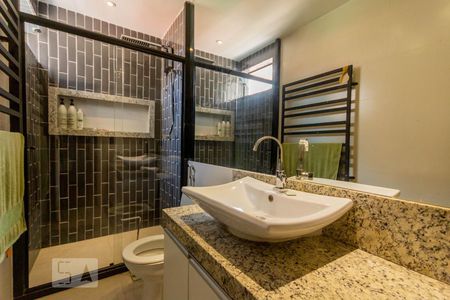 Apartamento para alugar com 216m², 3 quartos e 2 vagasBanheiro suíte 