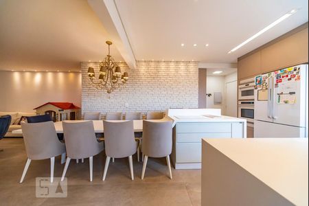 Apartamento à venda com 96m², 2 quartos e 3 vagas Apartamento à venda com 96m², 2 quartos e 3 vagasSala de Jantar