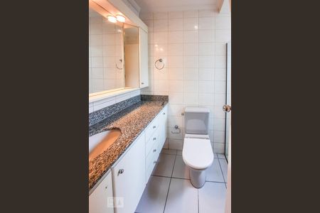 Apartamento à venda com 120m², 4 quartos e 4 vagas Apartamento à venda com 120m², 4 quartos e 4 vagasBanheiro da Suíte 1