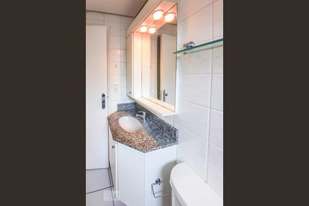 Apartamento à venda com 120m², 4 quartos e 4 vagas Apartamento à venda com 120m², 4 quartos e 4 vagasBanheiro Social