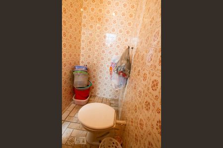 Casa à venda com 107m², 2 quartos e 2 vagasBanheiro de Serviço