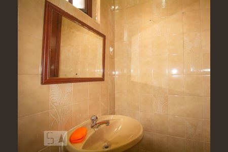 Casa à venda com 256m², 3 quartos e 3 vagas Casa à venda com 256m², 3 quartos e 3 vagasBanheiro de Serviço