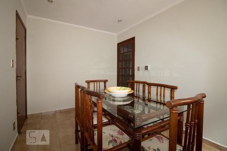 Casa à venda com 256m², 3 quartos e 3 vagas Casa à venda com 256m², 3 quartos e 3 vagasSala de Jantar