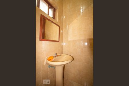 Casa à venda com 256m², 3 quartos e 3 vagas Casa à venda com 256m², 3 quartos e 3 vagasBanheiro de Serviço