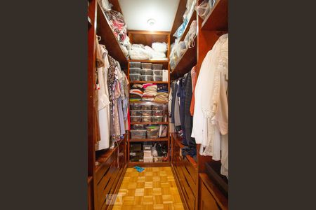 Casa à venda com 256m², 3 quartos e 3 vagas Casa à venda com 256m², 3 quartos e 3 vagasCloset do quarto suíte 1