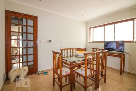 Casa à venda com 256m², 3 quartos e 3 vagas Casa à venda com 256m², 3 quartos e 3 vagasSala de Jantar