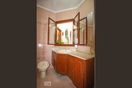 Casa à venda com 256m², 3 quartos e 3 vagas Casa à venda com 256m², 3 quartos e 3 vagasBanheiro suíte 2