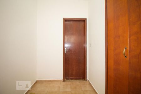 Casa à venda com 256m², 3 quartos e 3 vagas Casa à venda com 256m², 3 quartos e 3 vagasQuarto de Serviço