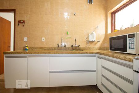 Casa à venda com 256m², 3 quartos e 3 vagas Casa à venda com 256m², 3 quartos e 3 vagasCozinha