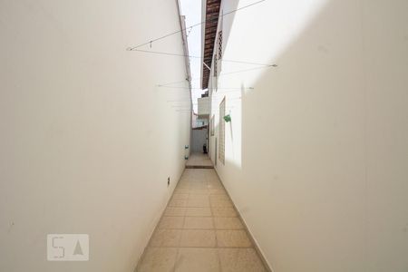 Casa à venda com 256m², 3 quartos e 3 vagas Casa à venda com 256m², 3 quartos e 3 vagasCorredor