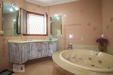 Casa à venda com 256m², 3 quartos e 3 vagas Casa à venda com 256m², 3 quartos e 3 vagasBanheiro Suíte 1