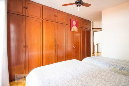 Casa à venda com 256m², 3 quartos e 3 vagas Casa à venda com 256m², 3 quartos e 3 vagasQuarto Suíte 2