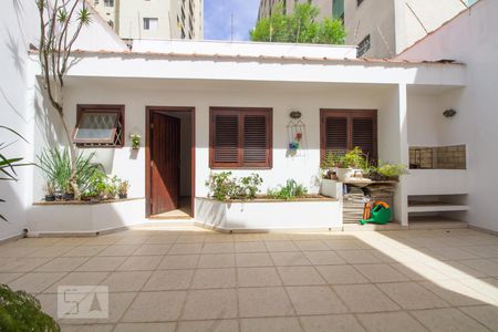 Casa à venda com 256m², 3 quartos e 3 vagas Casa à venda com 256m², 3 quartos e 3 vagasFachada