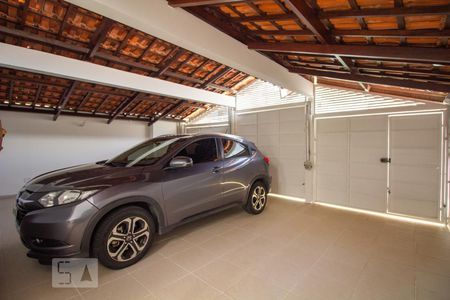 Casa à venda com 256m², 3 quartos e 3 vagas Casa à venda com 256m², 3 quartos e 3 vagasGaragem