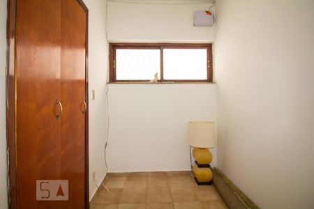 Casa à venda com 256m², 3 quartos e 3 vagas Casa à venda com 256m², 3 quartos e 3 vagasQuarto de Serviço